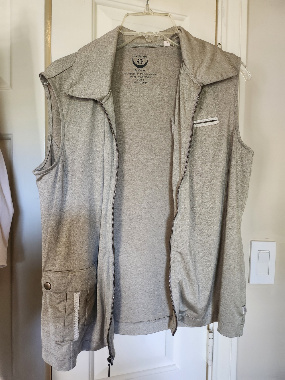 Zenergy by Chico's Women's Light Gray Sleeveless Zip Vest